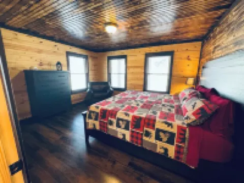 Last Minute & Early Bird Discounts! Beautiful Cabin on 20 Acres in Hocking Hills