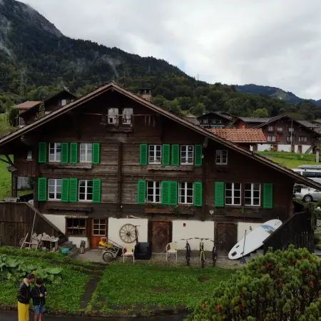 Lakeview Chalet, Därligen