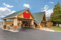 Perry Inn & Suites National Fairground I 75 - Swimmingpools
