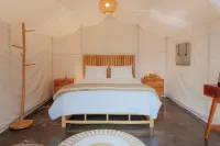 HappyNest Glamping and Villa Dieng - balcone