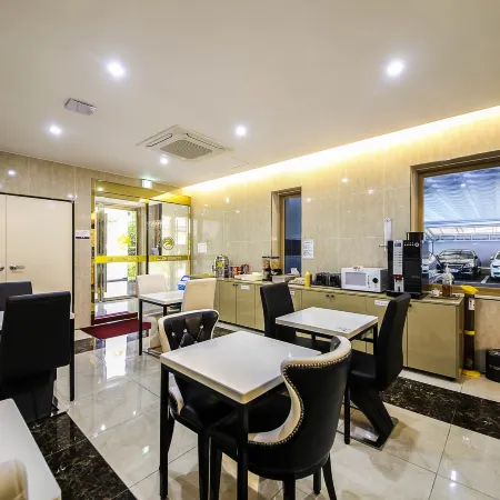 Cygnus Hotel