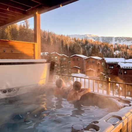 Luxury 4Br Chalet Near Schweitzer Mountain Resort – Hot Tub & Radiant Heat