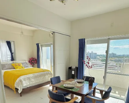 SunSea Okinawa Stunning Ocean View 2Br Sleeps 6 20 Min from Airport 3 Min to Shopping Mall 浦添のホテル