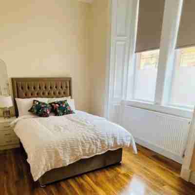 Near Hampden - Parking - Wifi - Sleeps 6 Others