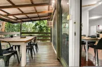 Zen in the Tropics Fenced Yard - Balcony - Desk - Bungalow