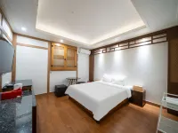 Gyeongju Liebe Stay Hotels near وولامجاي