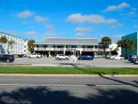 Island House Resort Hotel - Motels