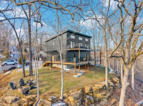 NEWLY BUILT LAKE HOME!!!   This modern home has more to offer than just space!