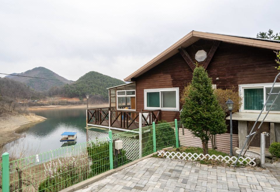 제천 녹수와청산의집펜션 호텔 구성 및 특징 이미지