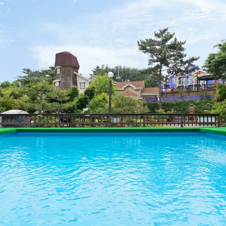 Ongjin Cheongnamdae Villa Pension Отели рядом с достопримечательностью «Загородный клуб Island»