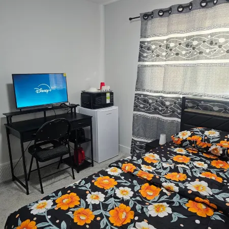 SwitHome Properties Private Room#2, Cautley Near Yeg Airport