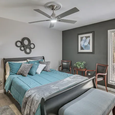 Renovated Townhome w/ Garage, 12 Mi to St Louis