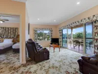 Robyn's Nest Lakeside Resort Hotels in Merimbula