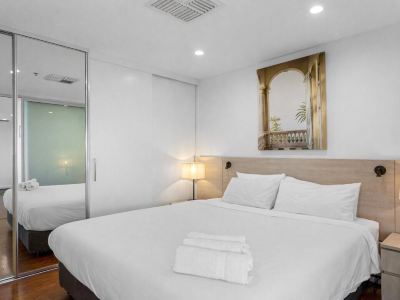 Stylish 2-bed With Terrace, 3-min Walk to Beach