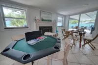Family getaway 5 miles to Siesta Beach.  Heated private Pool, bicycles.Sleep 10. - 私人泳池