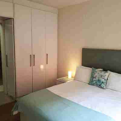 Stylish 1 BR Unit, pvt Garden, Free Wifi & Parking Rooms