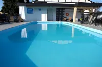 Oasis Inn - Pools