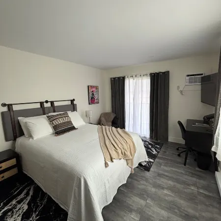 Skaha Lake Airport Inn & Suites