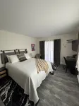 Skaha Lake Airport Inn & Suites
