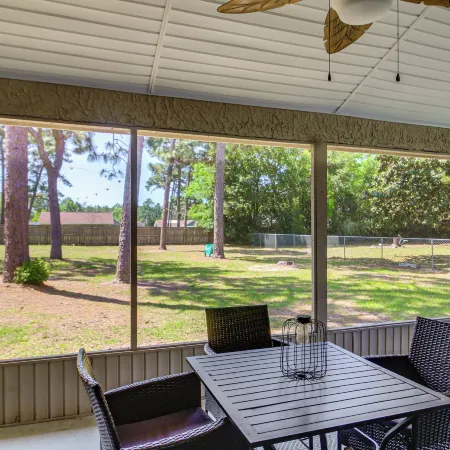 Navarre Home w/ Game Area + Mini Golf Course!