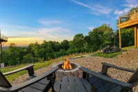 Lake Views! Private Hot Tub and Fire Pit! Lux Couple's Retreat - 4-Star