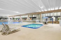 Quality Inn & Suites - Lemmikkieläimet sallittu