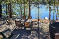 Private Dock & Beach! Lakefront, Fire-pit, Boats - Wifi