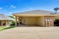 Modern Home Near DFW: Work, Play + Relax! - 2 stjerner