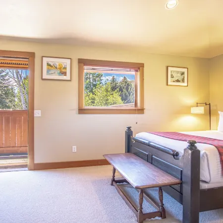 Creekside on Quigley - 3BD Private Home on Trails + Hot Tub