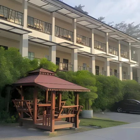 Rayonghouse Resort