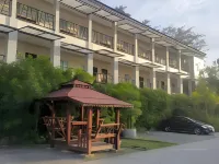 Rayonghouse Resort