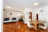 Drazen Charming First Floor Apartment - 4-Star