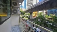 Norns Silom Cafe & Stay - Hostels