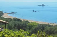 "Διαμερίσματα-στούντιο με πισίνα και θέα στη θάλασσα - Παραλία Πέλεκα" - 4-Star