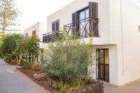 2BR Las Americas, Pool, Terrace, AC, 1Gb Wifi - 2-Star