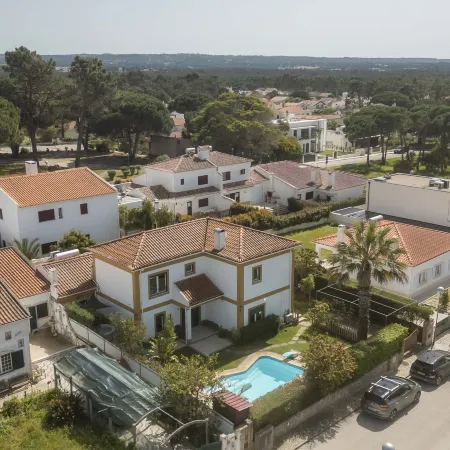 LA1 in Sesimbra With 5 Bedrooms and 4 Bathrooms