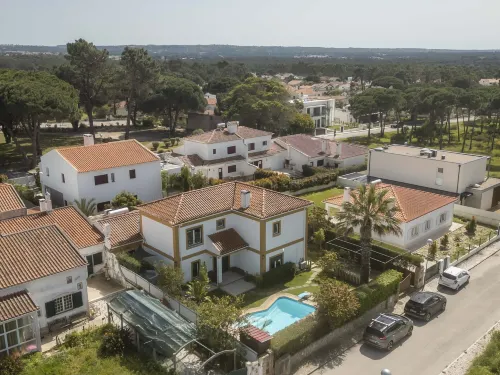 LA1 in Sesimbra With 5 Bedrooms and 4 Bathrooms - 4 Sao