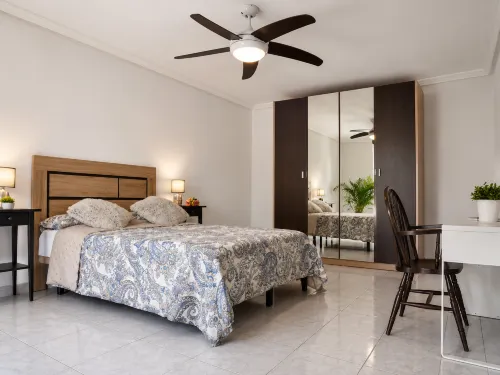 Townhouse with Shared Pool - Homestays