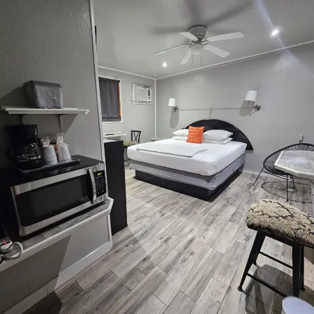 Orange Motel