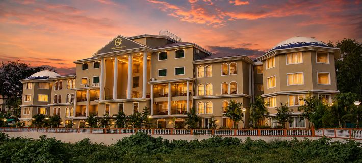 The Golden Suites & Spa, Calangute, 5 Mins Odd Drive to the Beach Hotel di Saligao