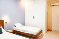 Urbanview Earlyta Inn Syariah Near Stasiun Tegal - Pensions