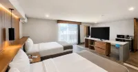La Posada Hotel y Suites - Pools