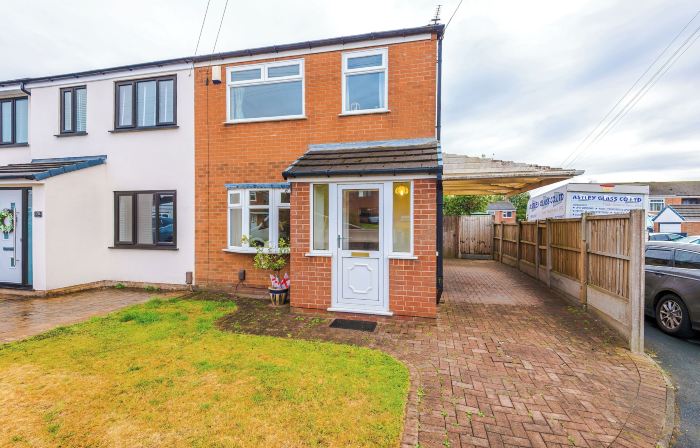 Spacious 3 Bedroom Home in Westhoughton