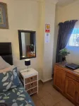 Aloe Self Catering One Bedroom with Kitchenette - 수영장