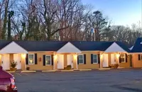 Red Carpet Inn Alexandria - parking