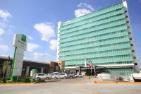 Holiday Inn & Suites LEON PLAZA MAYOR by IHG - parking