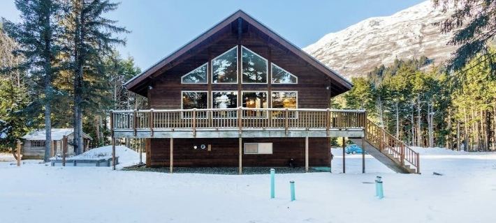 Upper Level of the Monarch Estate for Group Stays Hotels in Анкорідж