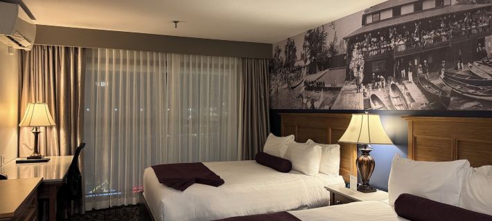 The Royal Anne Hotel โรงแรมในคีโลว์นา