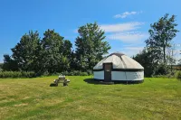 Yurt Sleeps 5 - Dogs Welcome - Bbq - 2-Star
