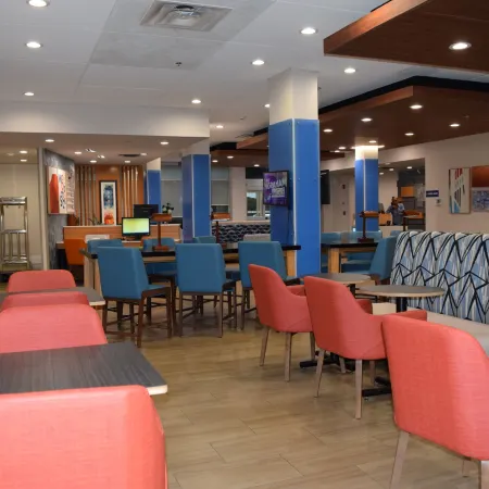 Holiday Inn Express & Suites ATLANTA N - WOODSTOCK by IHG